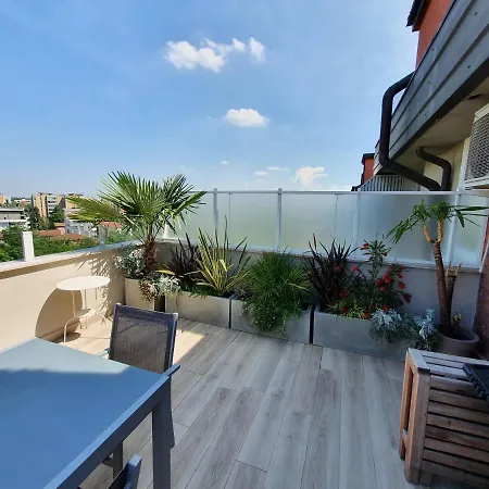 Penthouse F8 - Panoramic Terrace, View Two Towers *