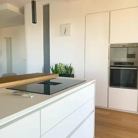 Penthouse F8 - Panoramic Terrace, View Two Towers