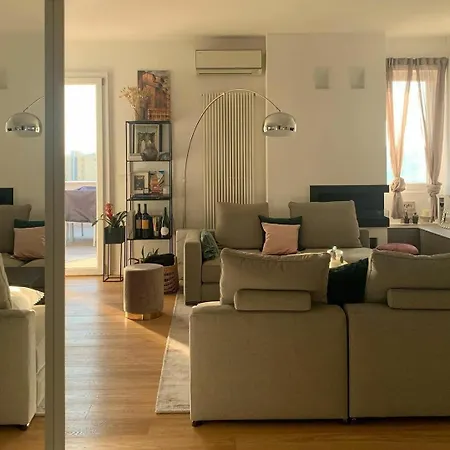 Penthouse F8 - Panoramic Terrace, View Two Towers Apartment
