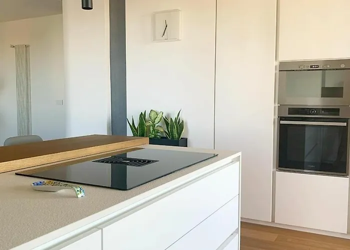 Penthouse F8 - Panoramic Terrace, View Two Towers